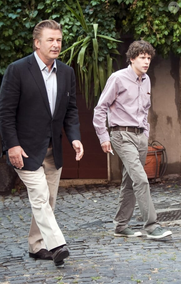 Alec Beldwin et Jesse Eisenberg sur le tournage du film Bop Decameron à Rome le 26 juillet 2011