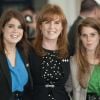 Sarah Ferguson entourée de ses filles Eugenie et Beatrice, à Newcastle, le 19 mai 2010.