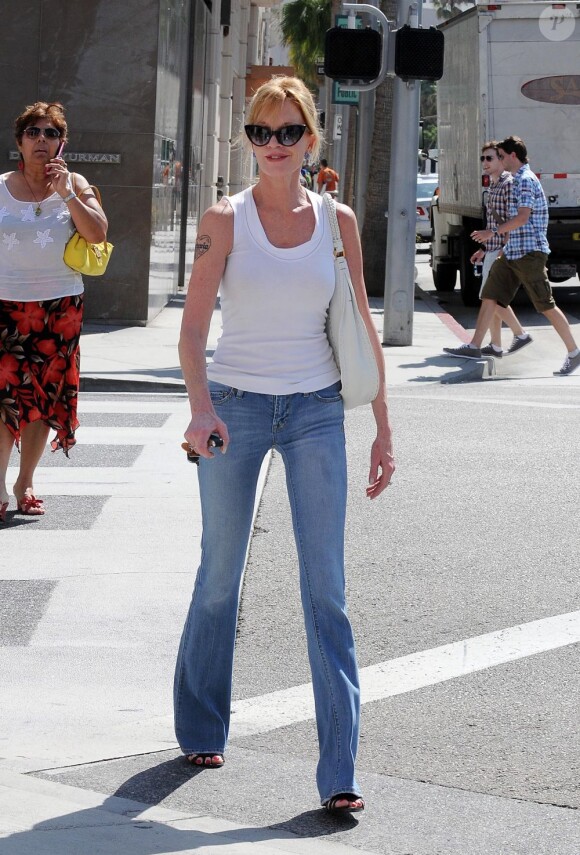 Melanie Griffith est resplendissante en tenue casual lors d'une sortie à Beverly Hills le 2 août 2011