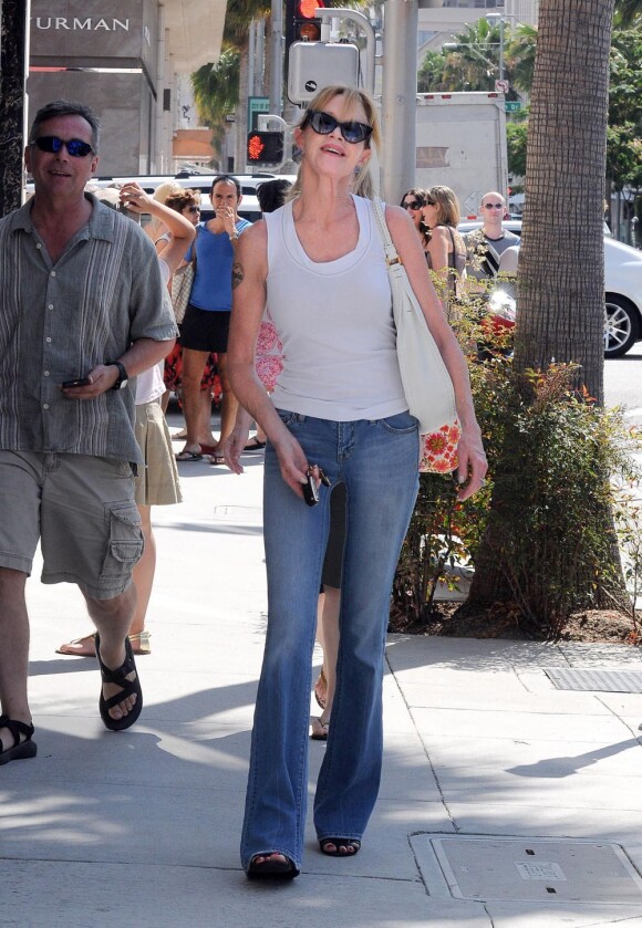 Melanie Griffith est resplendissante en tenue casual lors d'une sortie à Beverly Hills le 2 août 2011