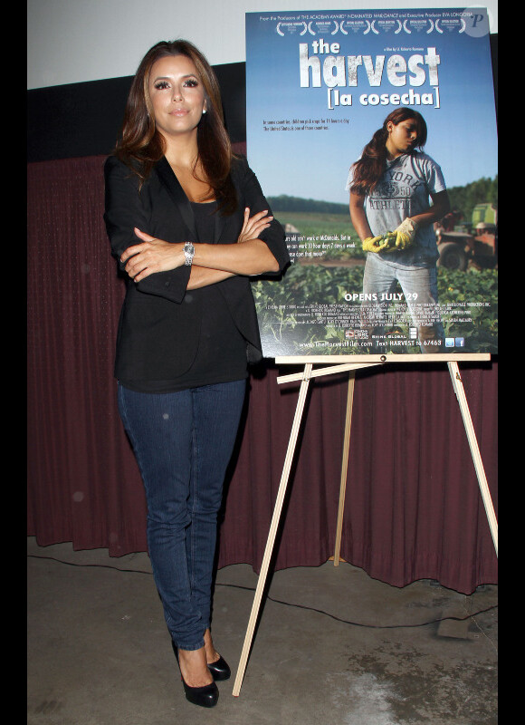 Eva Longoria fait la promotion du documentaire dont elle est productrice exécutive, The Harvest, le 3 août 2011 à Beverly Hills : une femme engagée