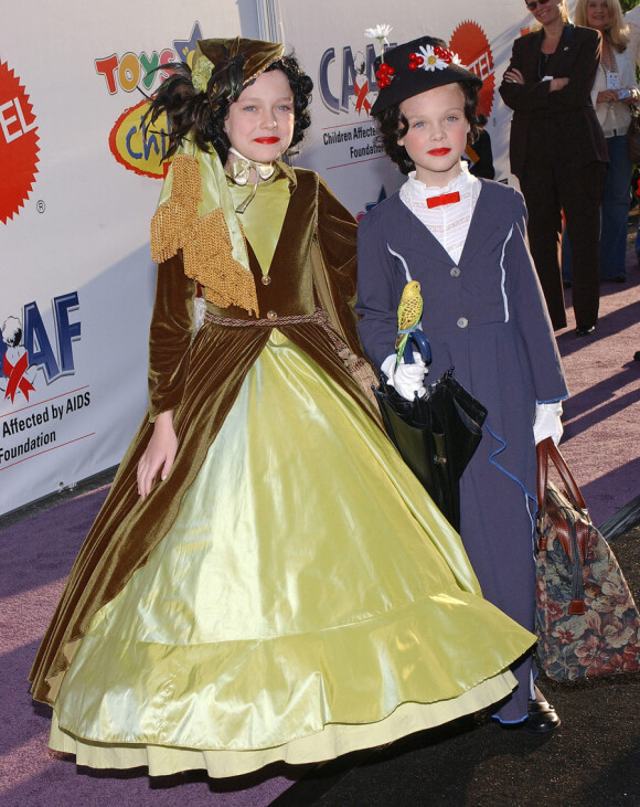 Elle Fanning, déguisée avec sa grande soeur Dakota pour Halloween, en 2005