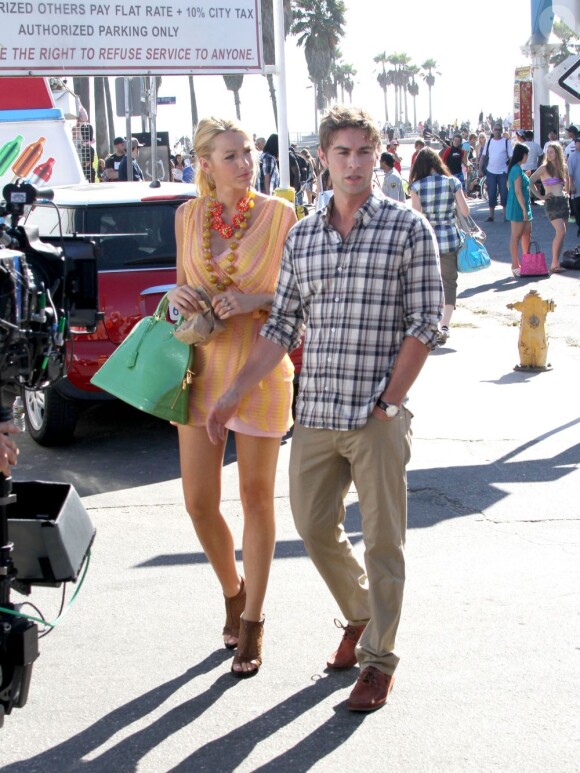 Blake Lively et Chace Crawford sur le tournage de Gossip Girl, à Venice Beach, Los Angeles, le 4 août 2011 !