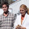 Blake Lively et Chace Crawford sur le tournage de Gossip Girl à Venice Beach, Los Angeles, le 4 août 2011. Lors de la scène, le couple sombre dans l'illégalité en allant acheter du cannabis !