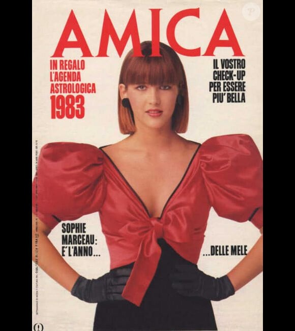1983 : Sophie Marceau est une actrice montante. Elle figure en couverture du magazine italien Amica pour le mois de janvier.