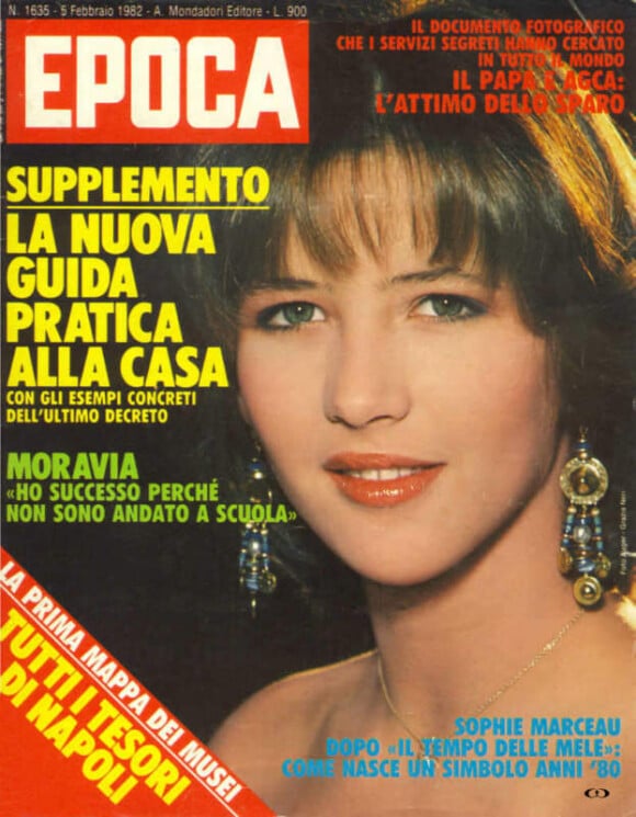 Le 5 février 1982, Sophie Marceau alors âgée de 15 ans pose pour le magazine italien EPOCA.
