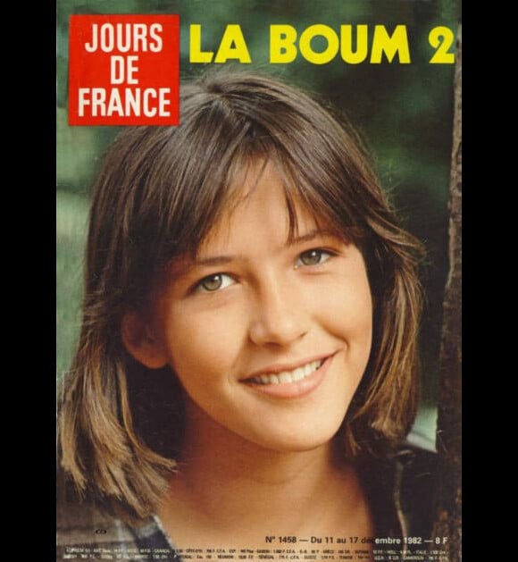 La star des films La Boum, Sophie Marceau, en couv' de Jours De France. Décembre 1982.