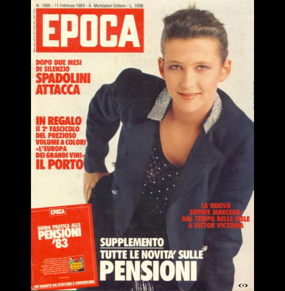 Tout juste 16 ans et Sophie Marceau pose pour la couv' du magazine italien EPOCA. Février 1983.