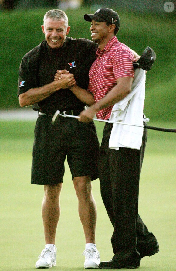 Tiger Woods s'est contenté d'une 37e place au WGC-Bridgestone Invitational d'Akron remporté par Adam Scott, le 7 août 2011. Steve Williams, son fidèle caddy et ami pendant douze ans viré le 20 juillet, s'est vengé en triomphant avec Adam Scott.