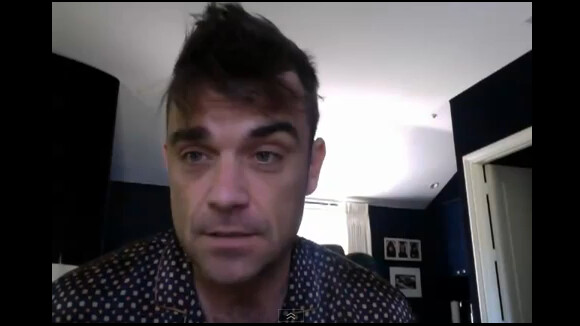 Robbie Williams fait visiter sa maison, sa femme est en nuisette !
