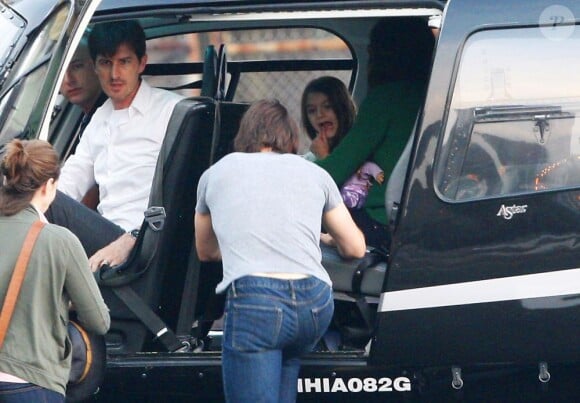 Katie Holmes, Tom Cruise et Suri prennent l'hélicoptère, à New York, le 9 août 2011.