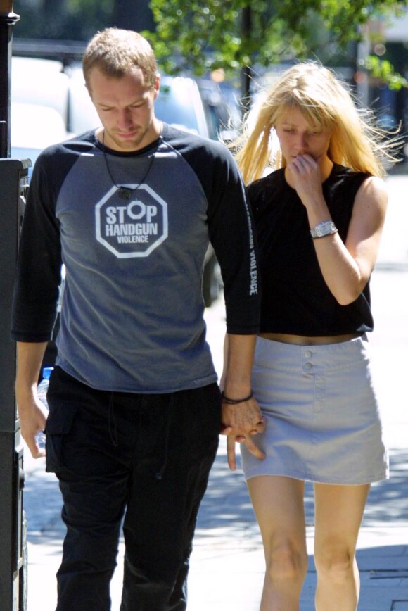 Chris et Gwyneth en 2003.
Gwyneth Paltrow et Chris Martin, mariés depuis 2003, échappent désespérément aux photographes. Les voir avec leurs enfants Apple et Moses est un vrai événement...