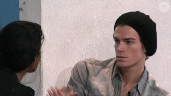 Geoffrey tente de percer le secret d'Ayem dans Secret Story 5