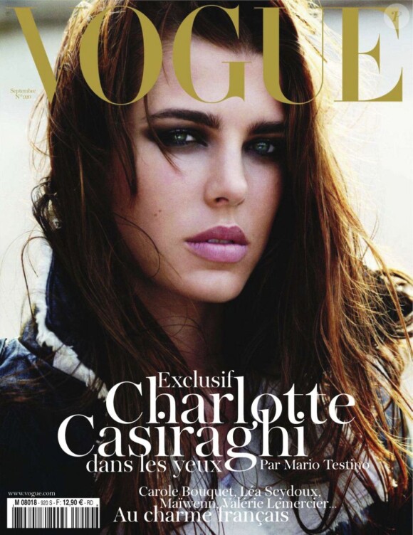 Charlotte Casiraghi pose en Une du numéro de septembre du Vogue français. La fille de Caroline de Monaco a été photographiée par Mario Testino.