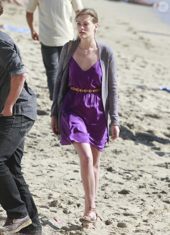 Les acteurs de la série 90210 en plein tournage sur la plage de la saison 4 du remake de Beverly Hills, à Los Angeles, le 17 août 2011.