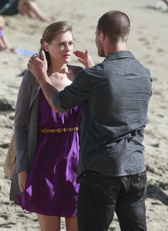Les acteurs de la série 90210 en plein tournage sur la plage de la saison 4 du remake de Beverly Hills, à Los Angeles, le 17 août 2011.
