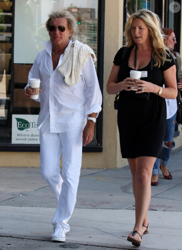 Les proches de Kimberly Stewart, parmi lesquels Rod Stewart, père de Kim, arrivent à la maternité pour la naissance de son premier enfant, à Los Angeles le 21 août 2011