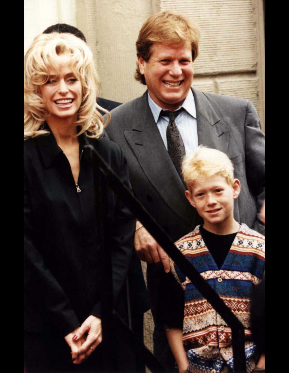 Photo Redmond O Neal Et Farrah Fawcett Avec Leur Fils Redmond Ode photo-redmond-o-neal-et-farrah-fawcett-avec-leur-fils-redmond-ode