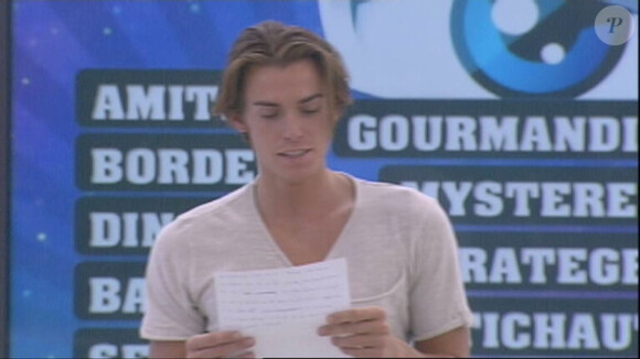 Geoffrey lit sa lettre à Juliette dans Secret Story 5