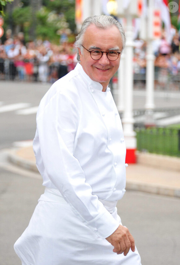 Alain Ducasse le 2 juillet 2011 à Monaco en plein préparatifs du dîner du mariage princier.