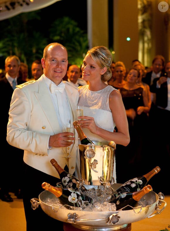 Albert de Monaco et sa femme Charlene lors de leur dîner de noces concocté par Alain Ducasse, le 2 juillet 2011