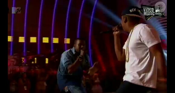 Jay-Z et Kanye West se produisent sur scène, lors des MTV Video Music Awards, dimanche 28 août 2011.