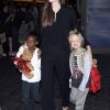 Angelina Jolie et ses filles Zahara et Shiloh à Los Angeles en juillet 2011
