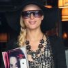 Paris Hilton sort de l'Hôtel Costes pour se faire un peu de shopping chez Colette à Paris le 30 août 2011