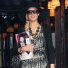 Paris Hilton sort de l'Hôtel Costes pour se faire un peu de shopping chez Colette à Paris le 30 août 2011