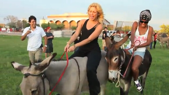 Shakira : Quand elle monte un âne ça vaut le détour