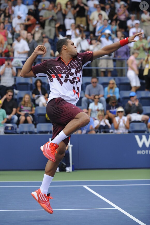 Jo-Wilfried Tsonga s'est imposé aisément lors du second tour de l'US Open 2011 en disposant jeudi 1er septembre de l'Ukrainien Sergei Bubka