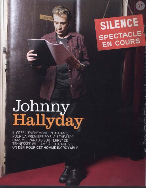 Johnny Hallyday au Théâtre Édouard-VII dont il tiendra l'affiche à partir du 6 septembre 2011.