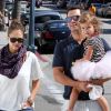 Jessica Alba et son mari Cash Warren passent la journée avec leur petite Honor à Los Angeles le 3 septembre 2011