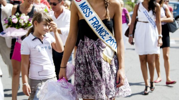 Laury Thilleman: Miss France illumine avec style l'élection de Miss Univers 2011