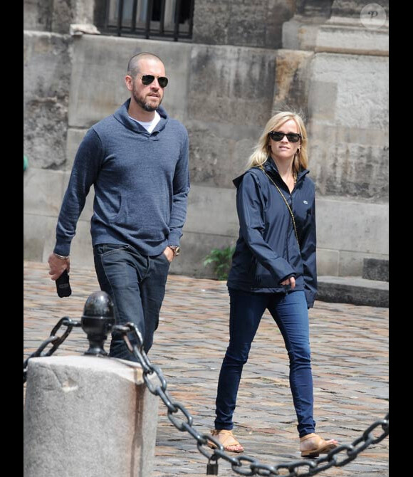 Reese Witherspoon et son mari Jim Toth visitent Paris en juillet 2011