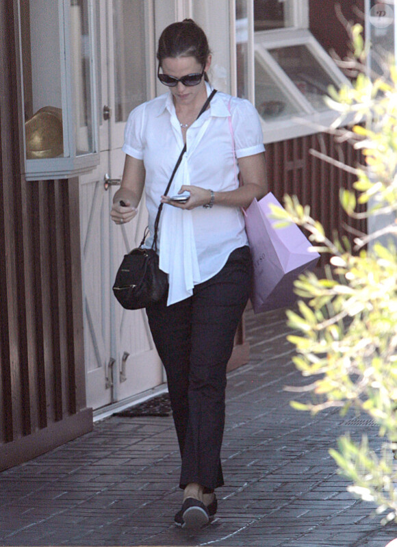 Jennifer Garner fait du shopping en solo à Los Angeles, le 7 septembre 2011