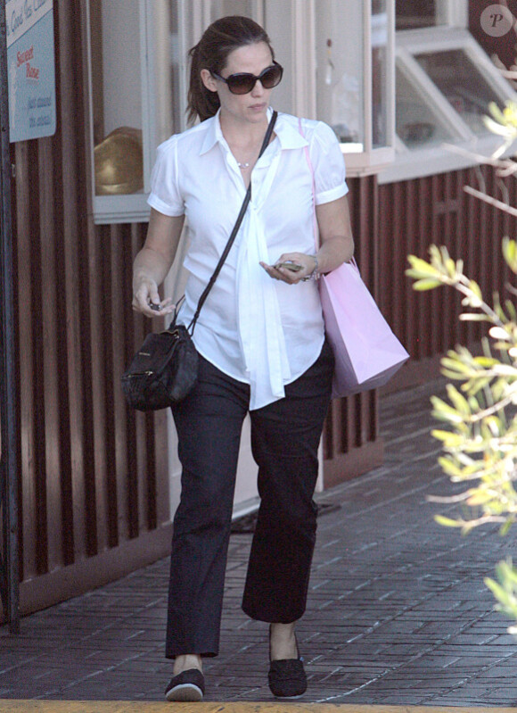 Jennifer Garner fait du shopping en solo à Los Angeles, le 7 septembre 2011