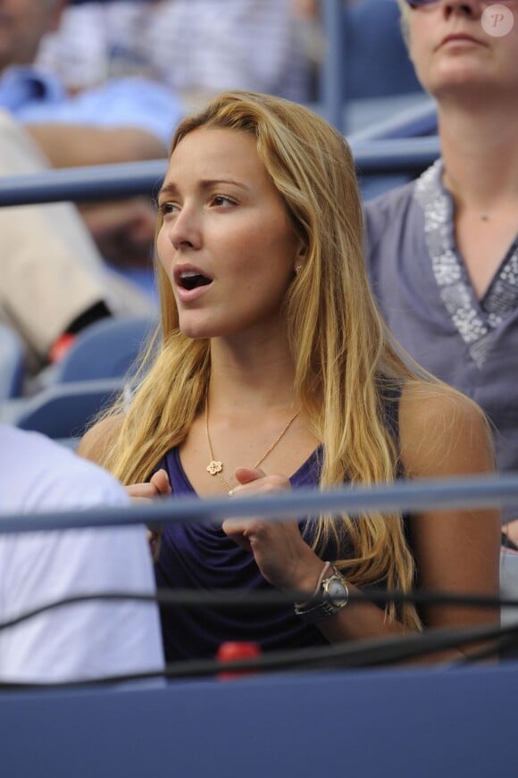 Jelena Ristic a assisté inquiète au match de son compagnon Novak Jokovic en quart de finale de l'US Open 2011 le jeudi 8 septembre