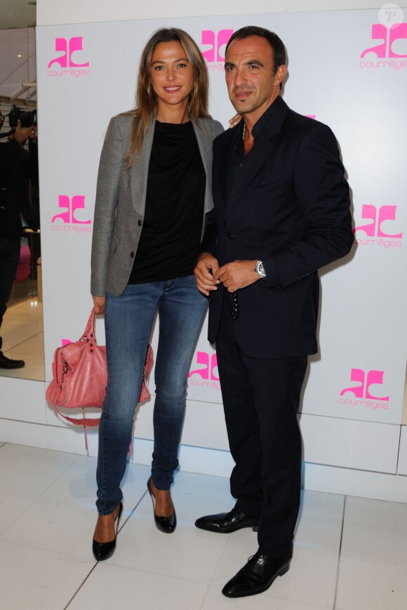 Nikos Aliagas et Sandrine Quetier assistent à la Vogue Fashion Night dans la boutique Courreges à Pairs, le 8 septembre 2011