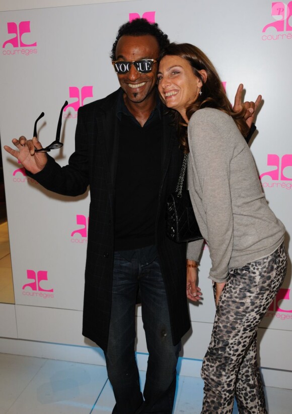 Manu Katche et sa femme assistent à la Vogue Fashion Night dans la boutique Courreges à Pairs, le 8 septembre 2011