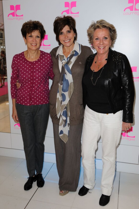 Françoise Laborde, Catherine Laborde et Liane Foly assistent à la Vogue Fashion Night dans la boutique Courreges à Pairs, le 8 septembre 2011