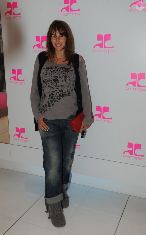 Vanessa Demouy assiste à la Vogue Fashion Night dans la boutique Courreges à Pairs, le 8 septembre 2011