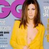 Un simple chemisier jaune, et voilà Jennifer Aniston habillée pour la couverture du magazine masculin GQ. Mars 1997.