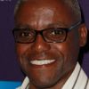Carl Lewis, neuf fois champion olympique entre 1984 et 1996 a obtenu l'autorisation de se présenter aux élections sénatorial du New Jersey en novembre 2011