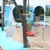 Un jardin transformé en plage dans Secret Story 5