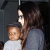 Sandra Bullock et son fils Louis d'un an et demi, à l'aéroport de Los Angeles, le 18 septembre 2011
