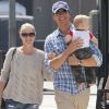 Ali Larter est aux anges avec son mari Hayes MacArthur et leur fils Theodore alors qu'ils se rendaient au restaurant. Los Angeles, 15 septembre 2011