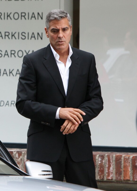 George Clooney sur le tournage d'un spot pour Mercedes Benz à Beverly Hills le 16 septembre 2011