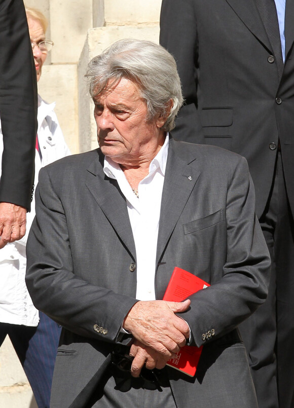 Alain Delon lors de la messe en hommage à Roland Petit en l'église St Roch à Paris,  le 23 septembre 2011. Le chorégraphe est décédé le 10 juillet dernier à  Genève.