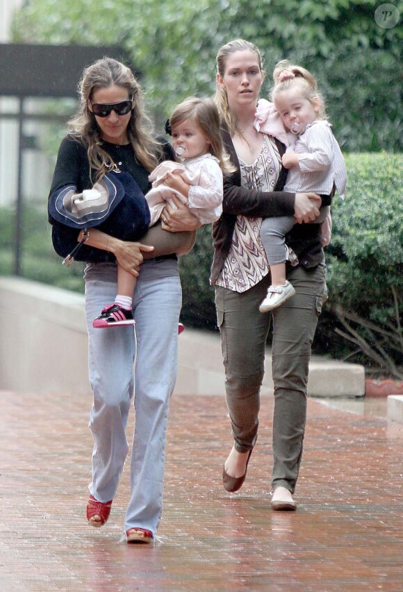 Sarah Jessica Parker emmène ses jumelles à l'école, à New York, le 23 septembre 2011.